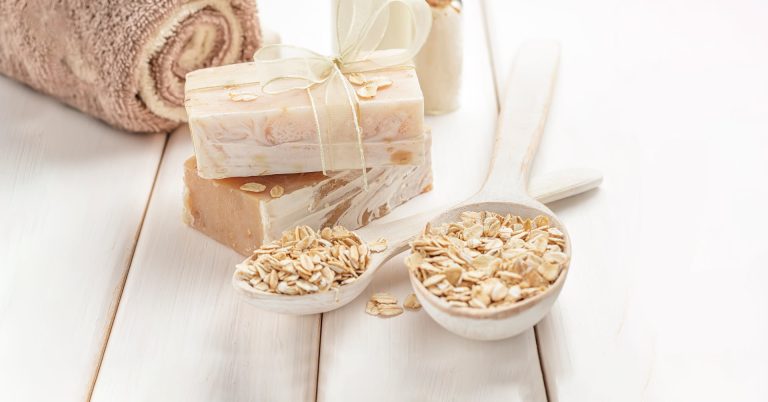 Beneficios y recetas de jabones exfoliantes caseros de avena con aceite de coco