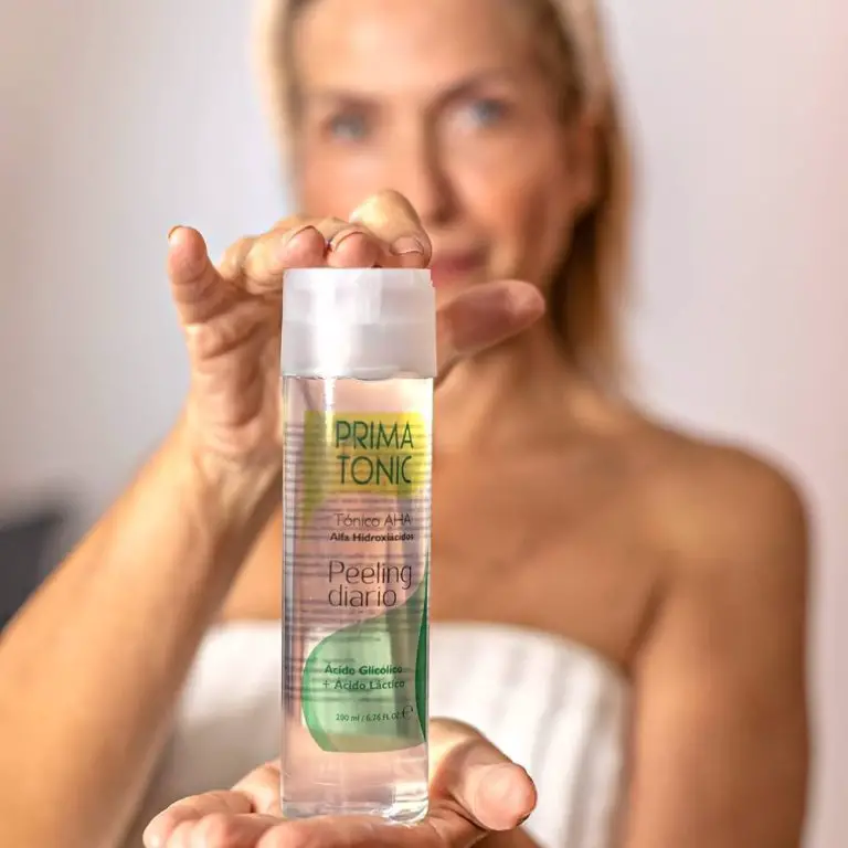 Descubre la rutina perfecta de lavado de cara: Jabón exfoliante y tónico para una piel radiante