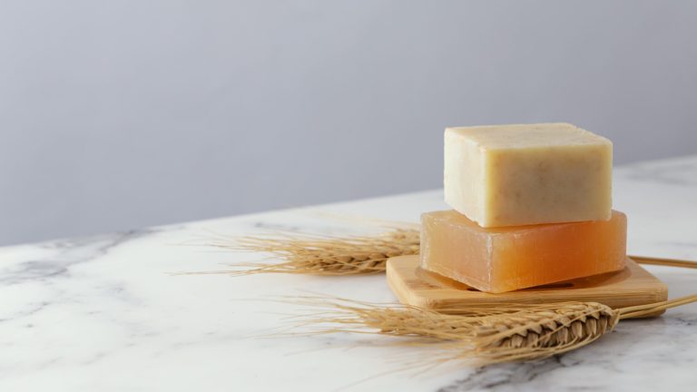 Descubre las propiedades y usos de las dos pastillas de jabón de glicerina a 255 grados