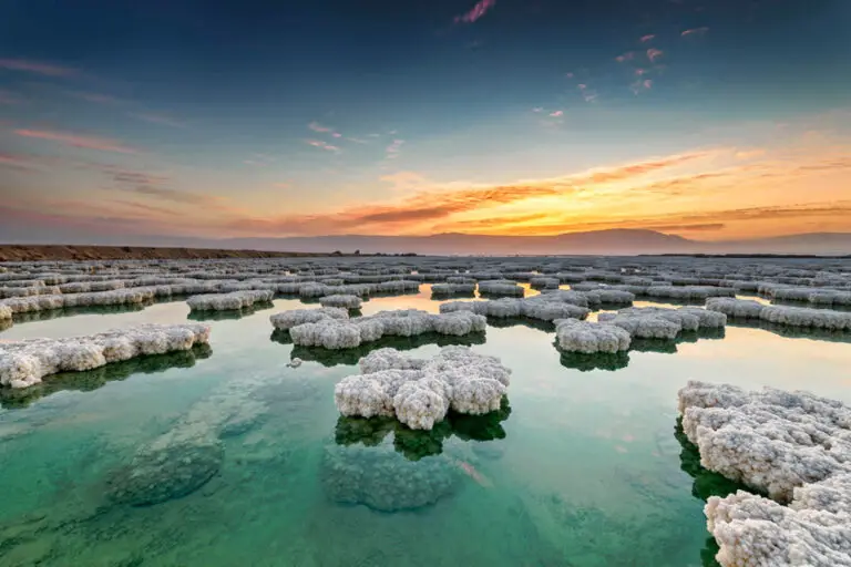 Beneficios y usos terapéuticos de la sal del Mar Muerto: Conserva tu bienestar con esta maravilla natural